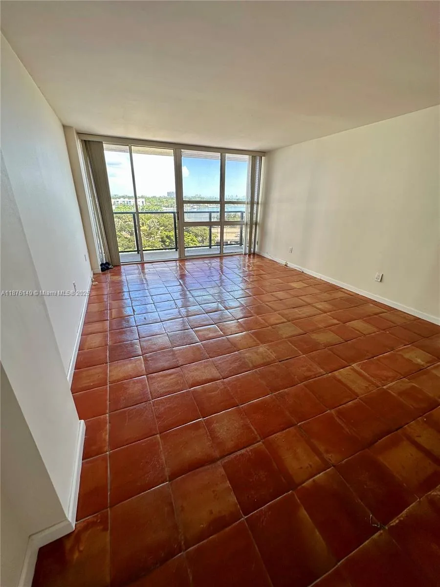 600 NE 36th St # 814, Miami, FL 33137 photo 4