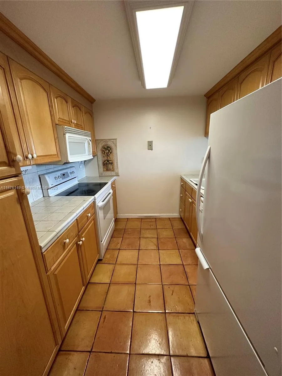 600 NE 36th St # 814, Miami, FL 33137 photo 7