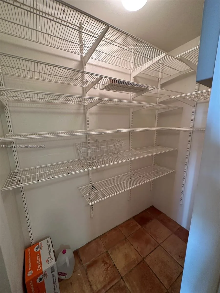 600 NE 36th St # 814, Miami, FL 33137 photo 8
