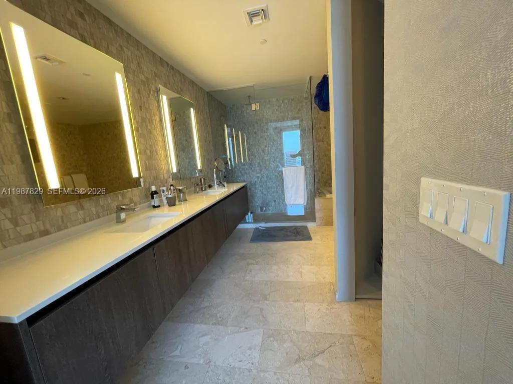 88 SW 7th St # 3609, Miami, FL 33130 photo 6