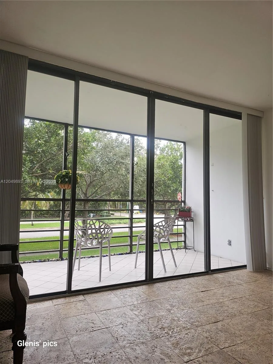 20400 W Country Club Dr # 204, Aventura, FL 33180