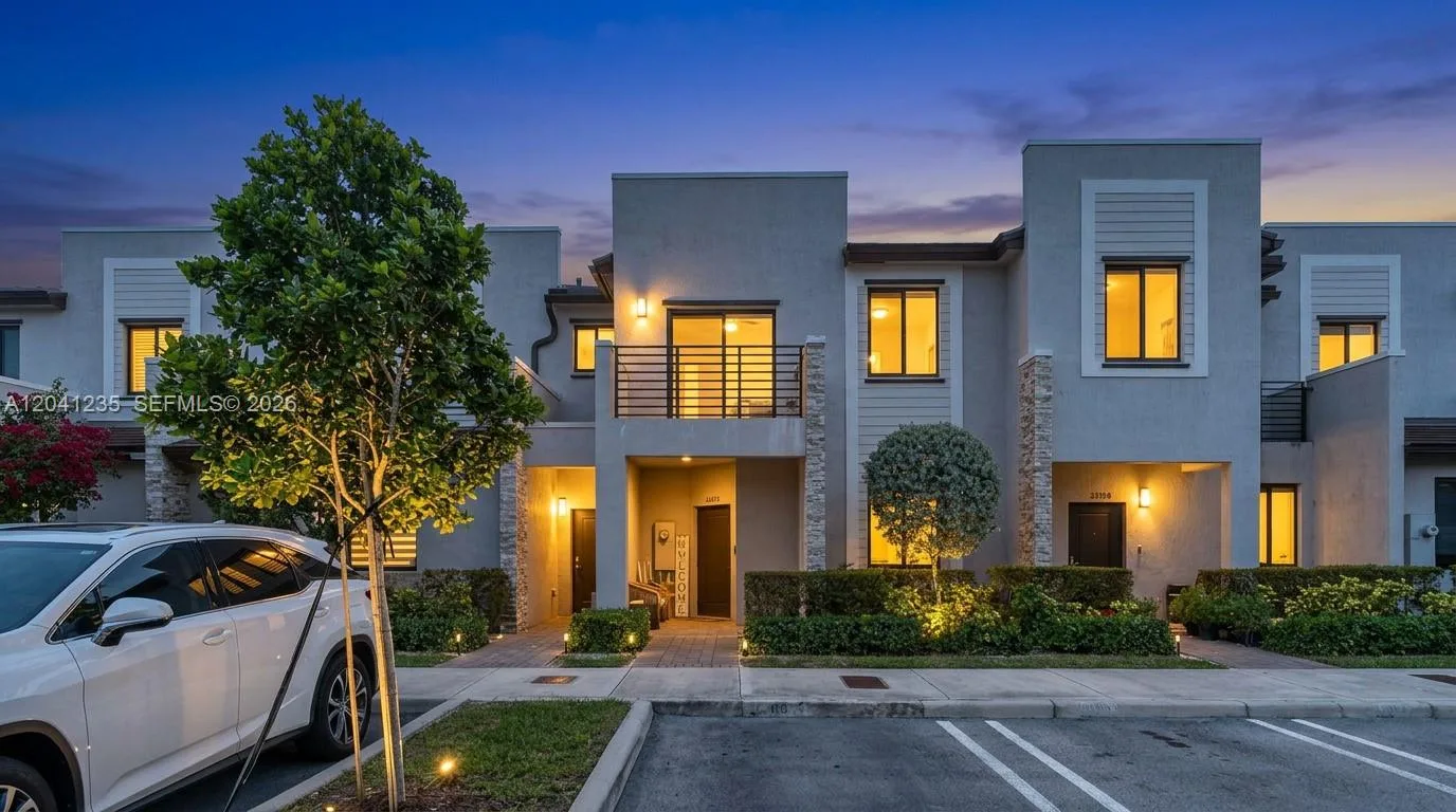 21068 NE 8th Ave, Miami, FL 33179
