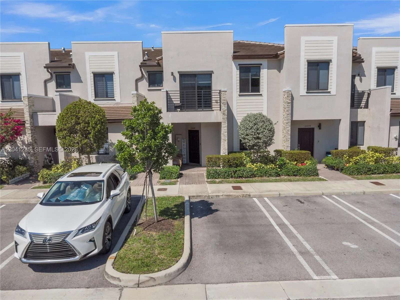 21068 NE 8th Ave, Miami, FL 33179 — zdjęcie 3