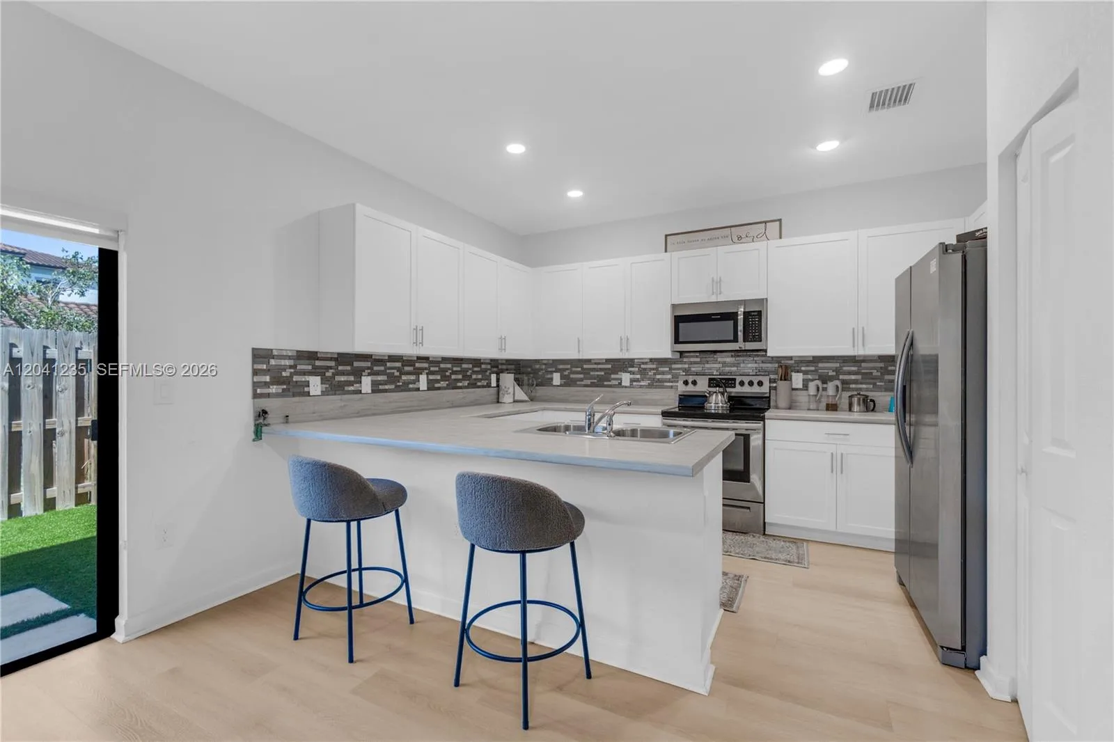 21068 NE 8th Ave, Miami, FL 33179 — zdjęcie 4