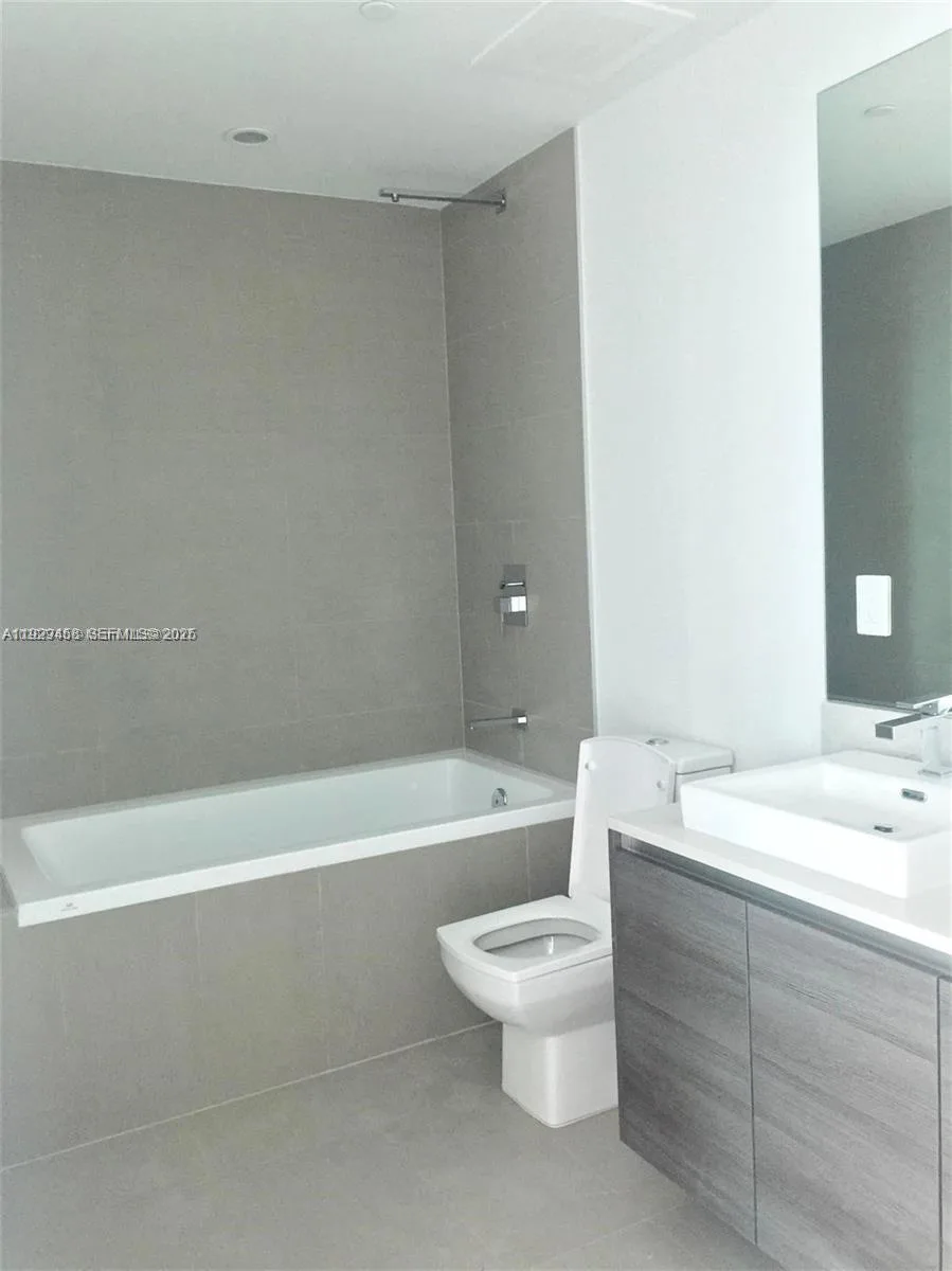 1080 Brickell Ave # 3007, Miami, FL 33131 photo 4