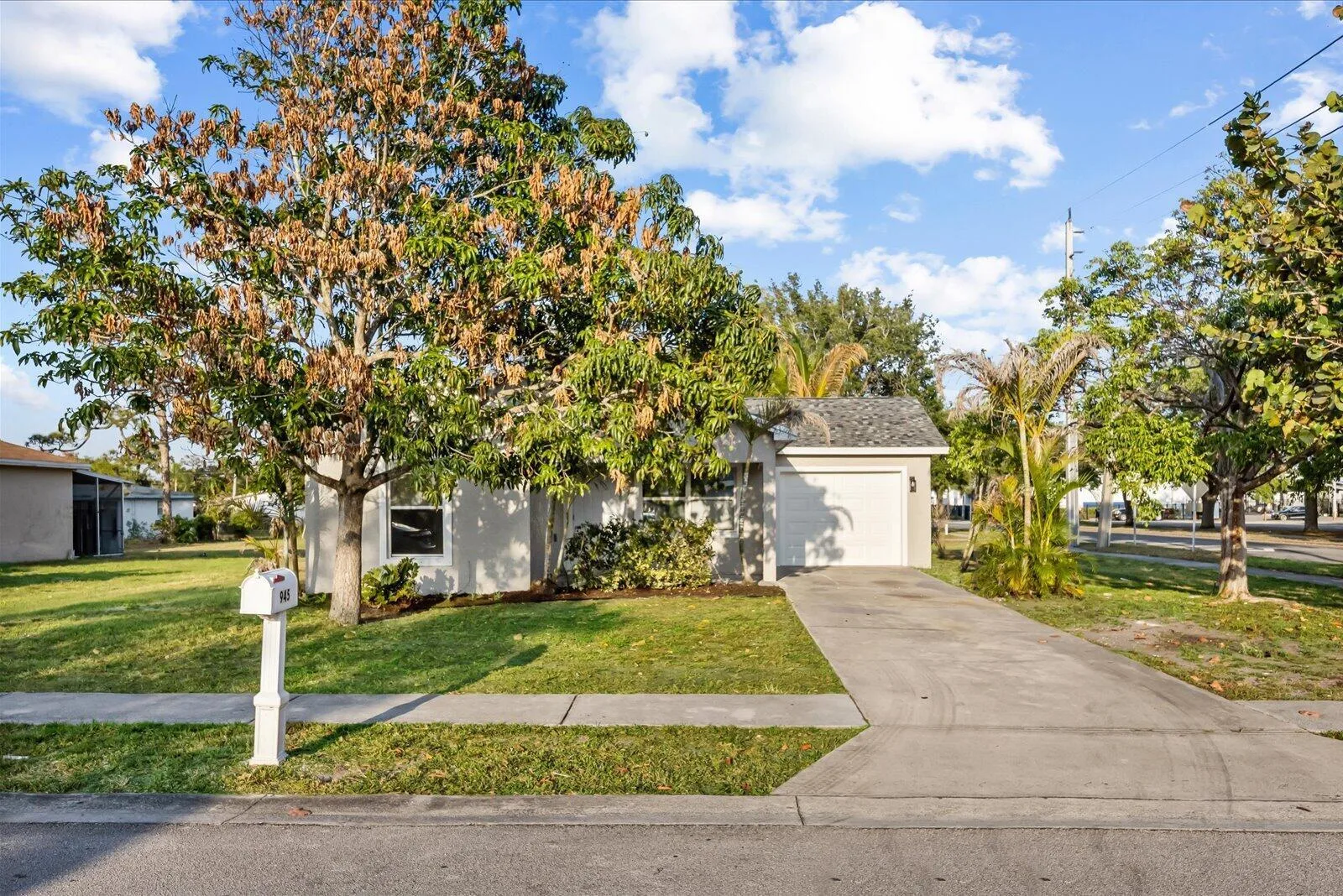 945 SE Forrest Park Drive, Stuart, FL 34994 photo 2