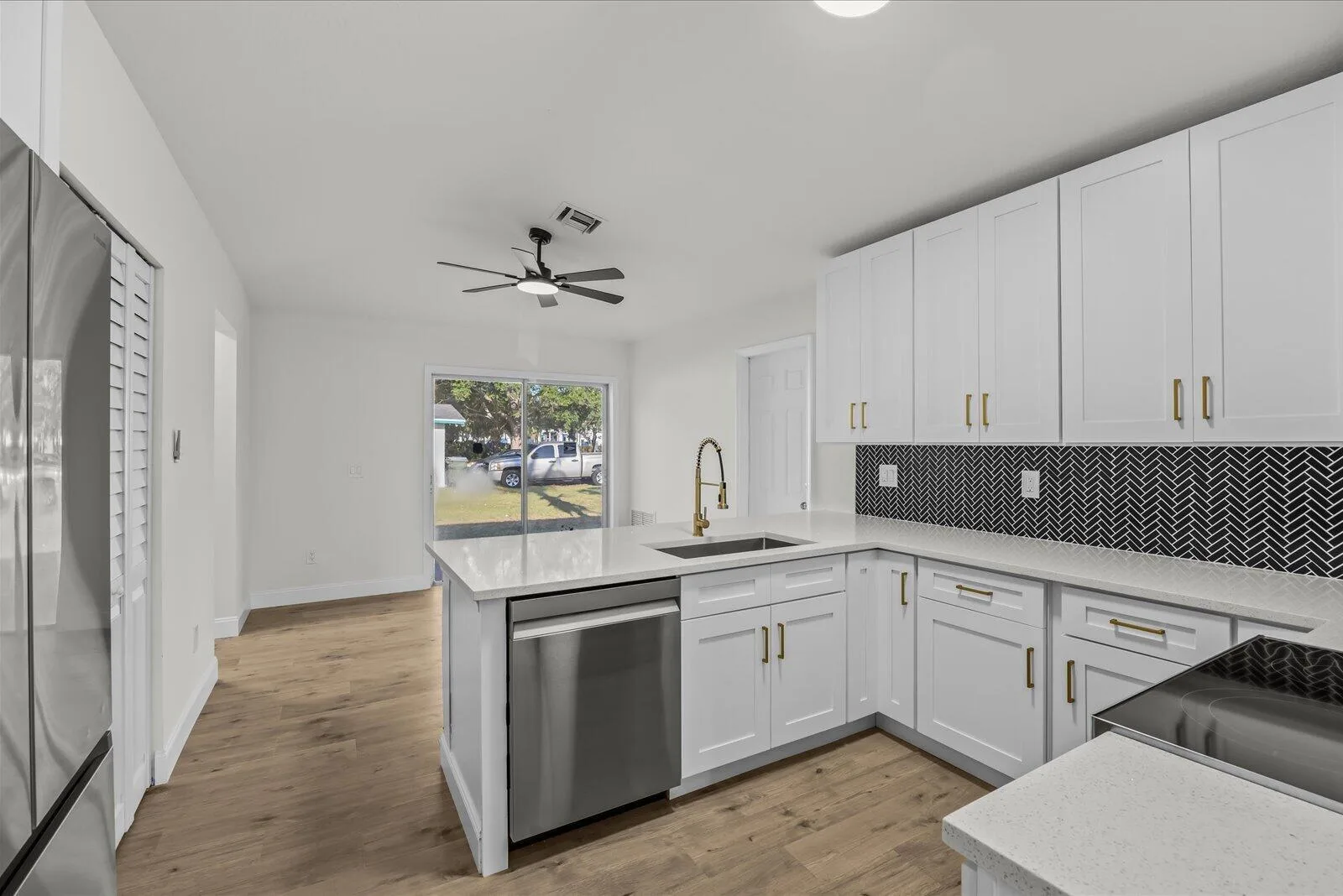 945 SE Forrest Park Drive, Stuart, FL 34994 photo 3