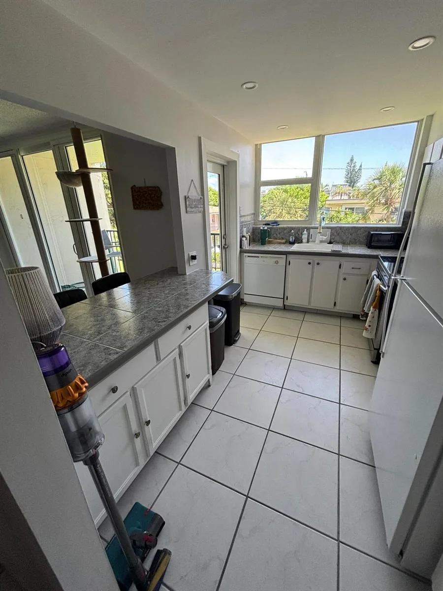 1238 HILLSBORO MILE # 210, Hillsboro Beach, FL 33062