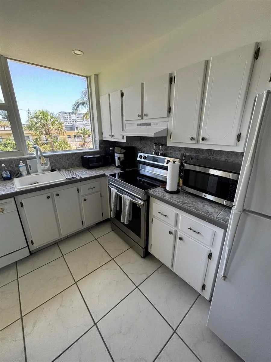 1238 HILLSBORO MILE # 210, Hillsboro Beach, FL 33062 photo 2
