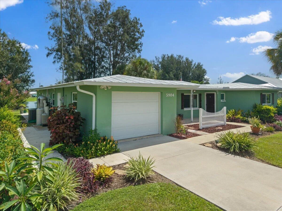 5904 Killarney Avenue, Fort Pierce, FL 34951 photo 3