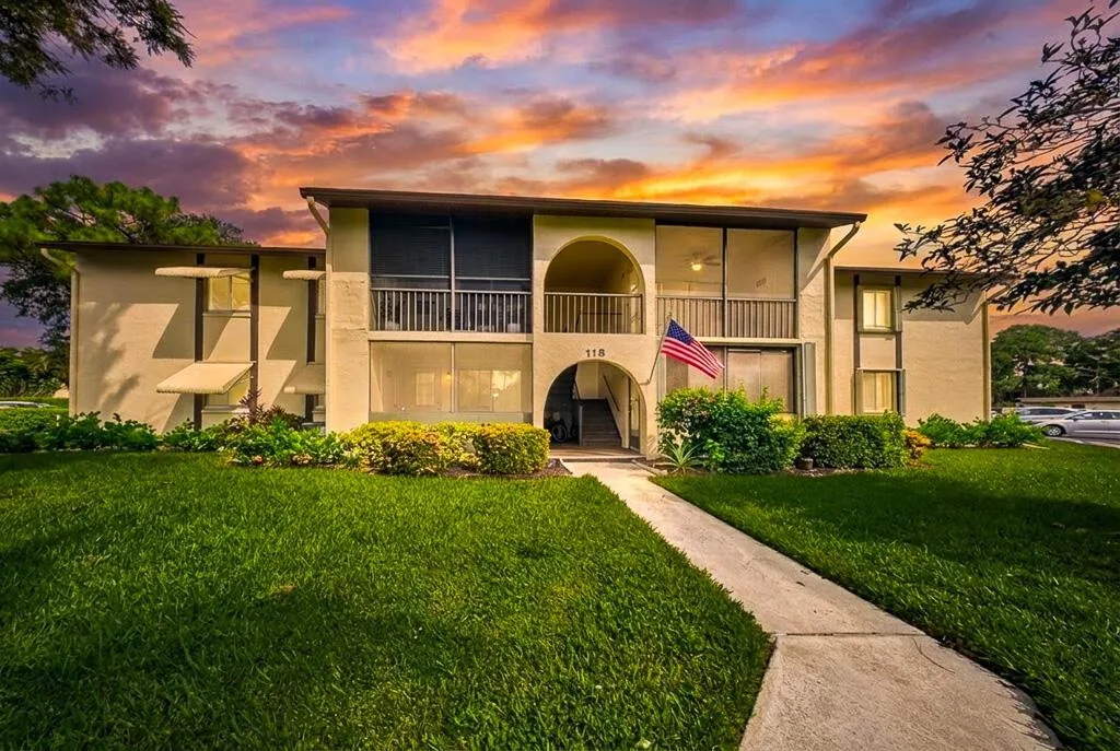 118 Lake Pine Circle # A-2, FL 33463