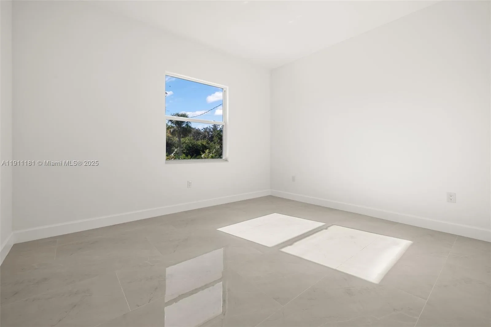 2170 barbados ave, Lehigh Acres, FL 33905 photo 4