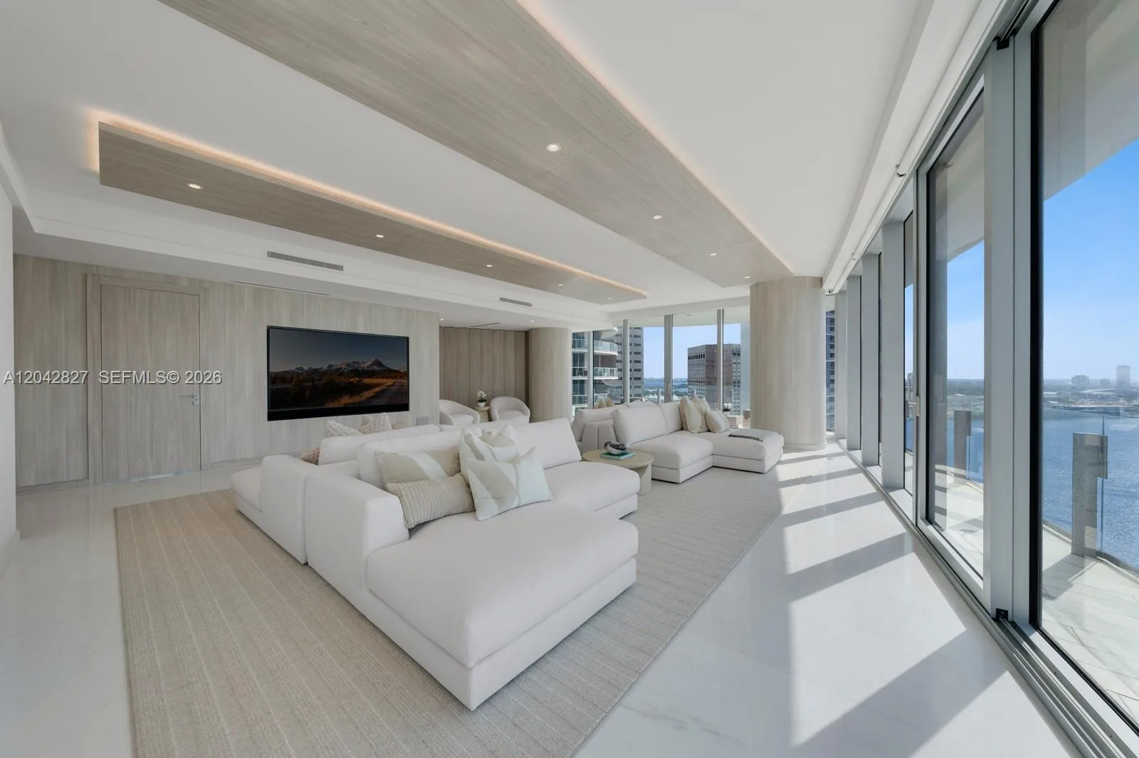 300 Biscayne Boulevard Way # 2701, Miami, FL 33131