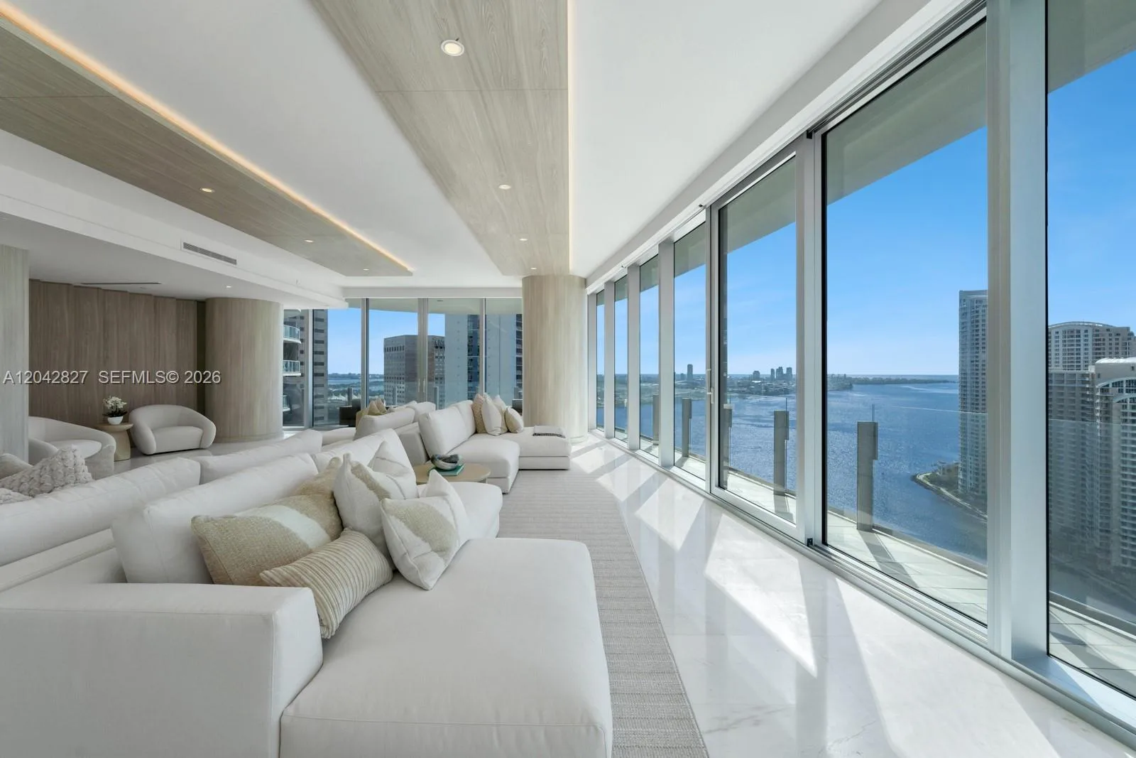 300 Biscayne Boulevard Way # 2701, Miami, FL 33131 photo 4