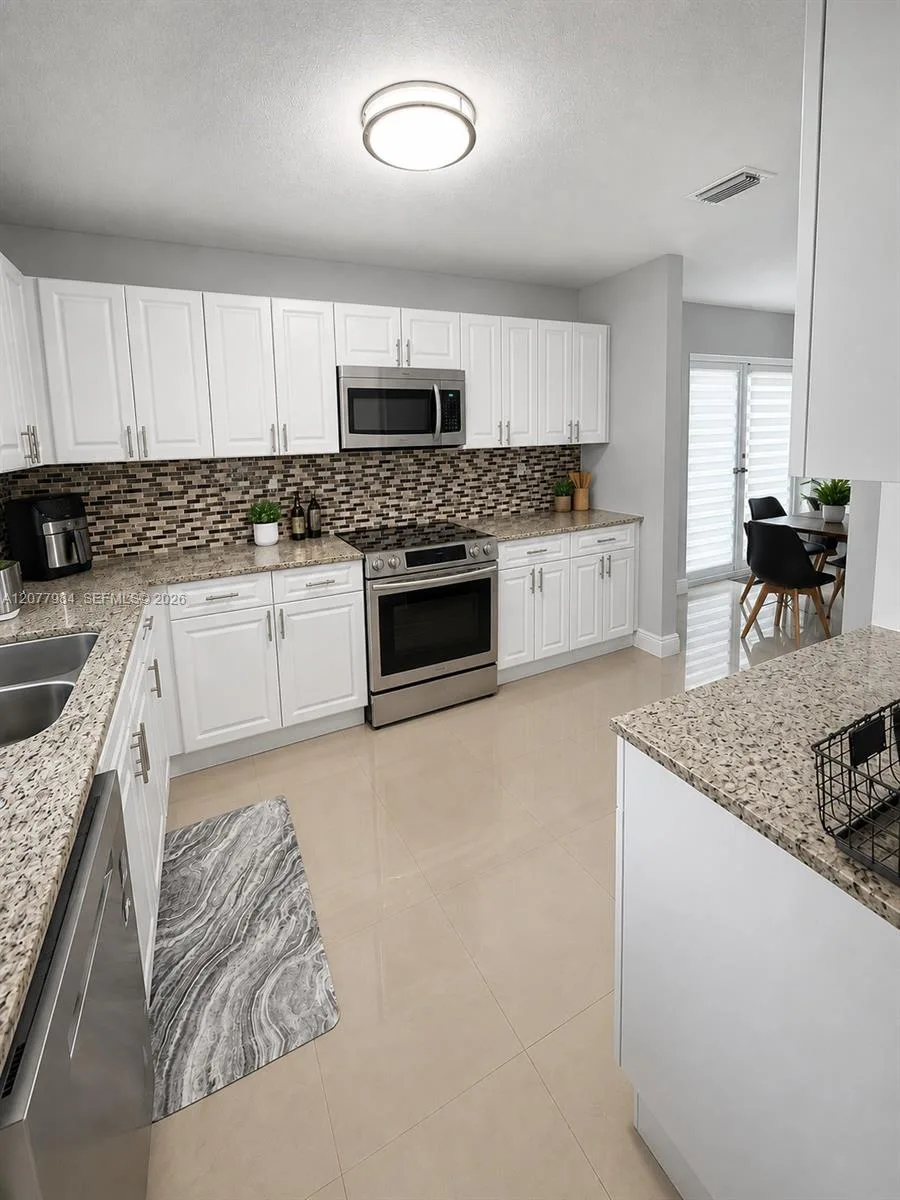 525 NW 23rd Ave, Miami, FL 33125 photo 7