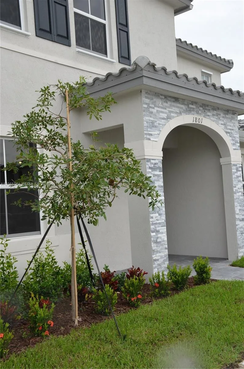 1801 SE 27th Ter, Homestead, FL 33035 photo 2