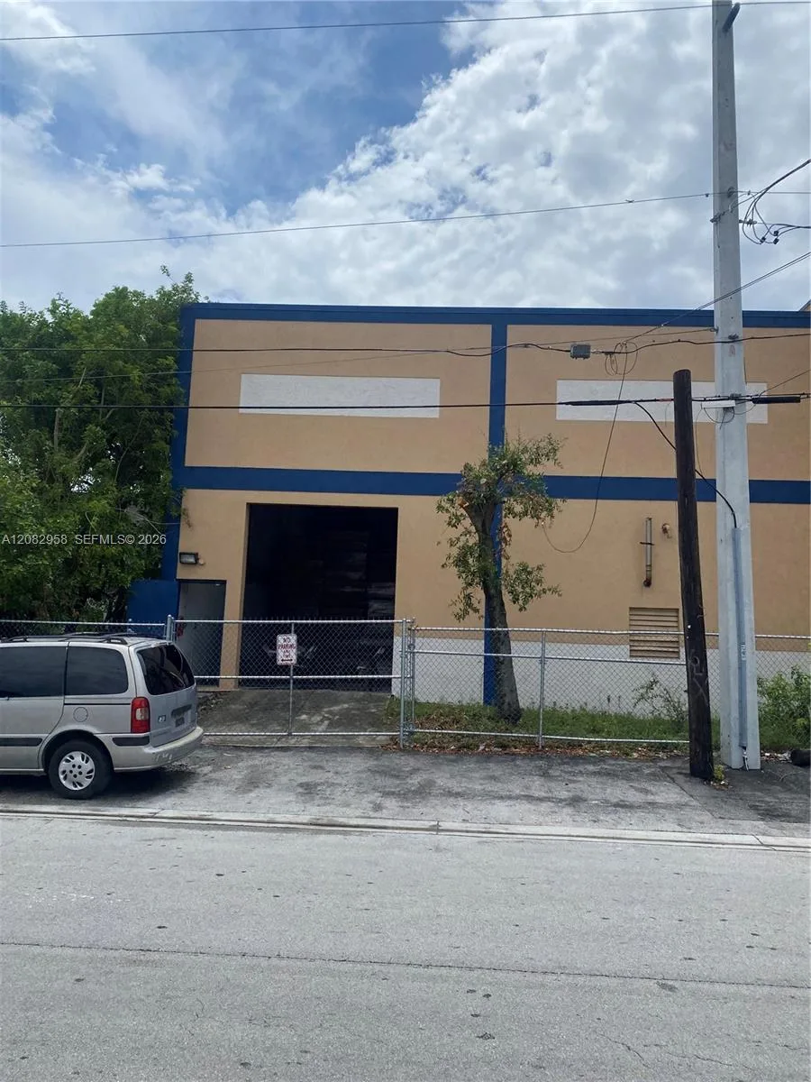 2720 W 3rd Ct, Hialeah, FL 33010