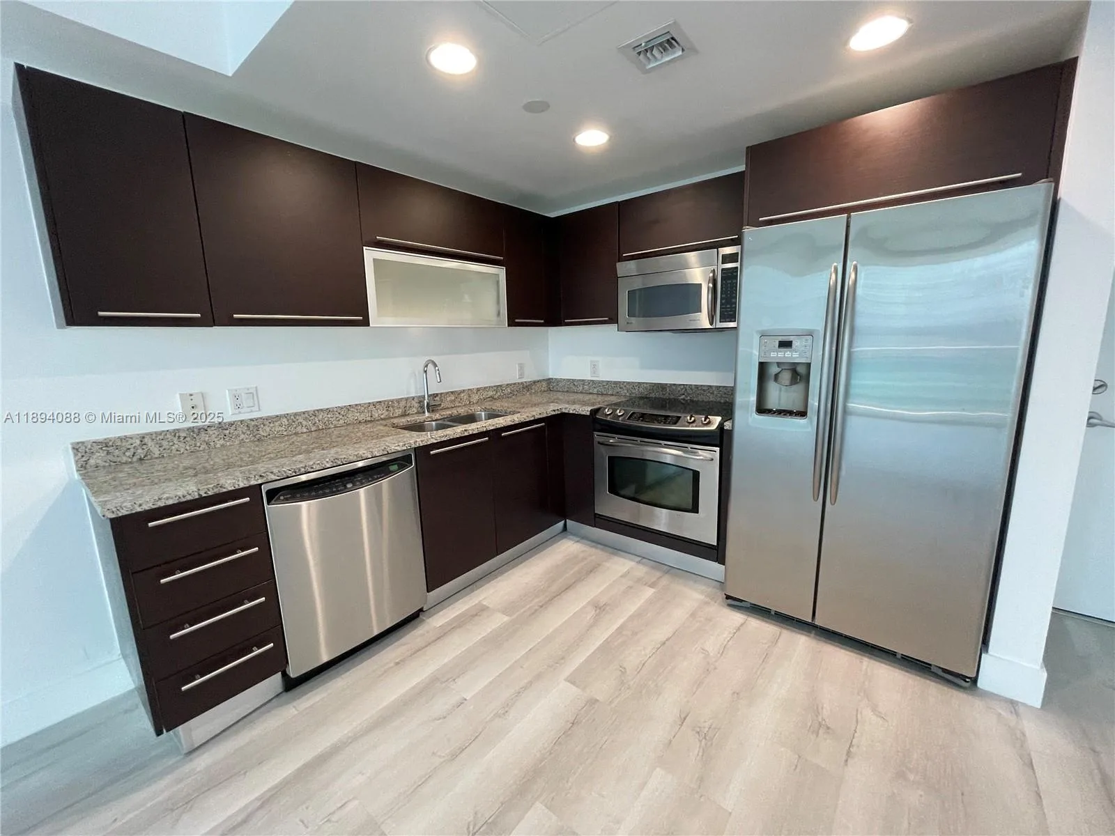 950 Brickell Bay Dr # 1408, Miami, FL 33131 photo 6