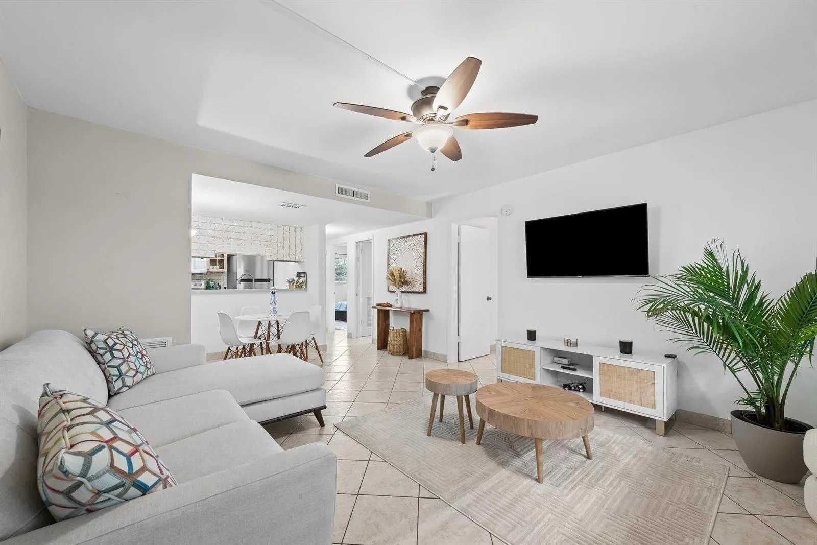 1000 SE 15th Street # 103, Fort Lauderdale, FL 33316