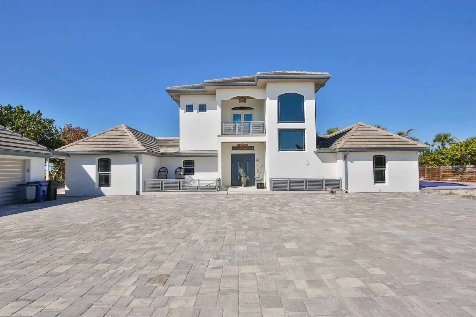 7816 Sanderling Road, Sarasota, FL 34242