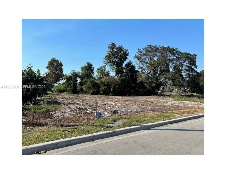 875 JOE LOUIS AVE, Pahokee, FL 33476