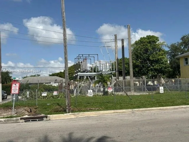 193 NW 16th St, Miami, FL 33136