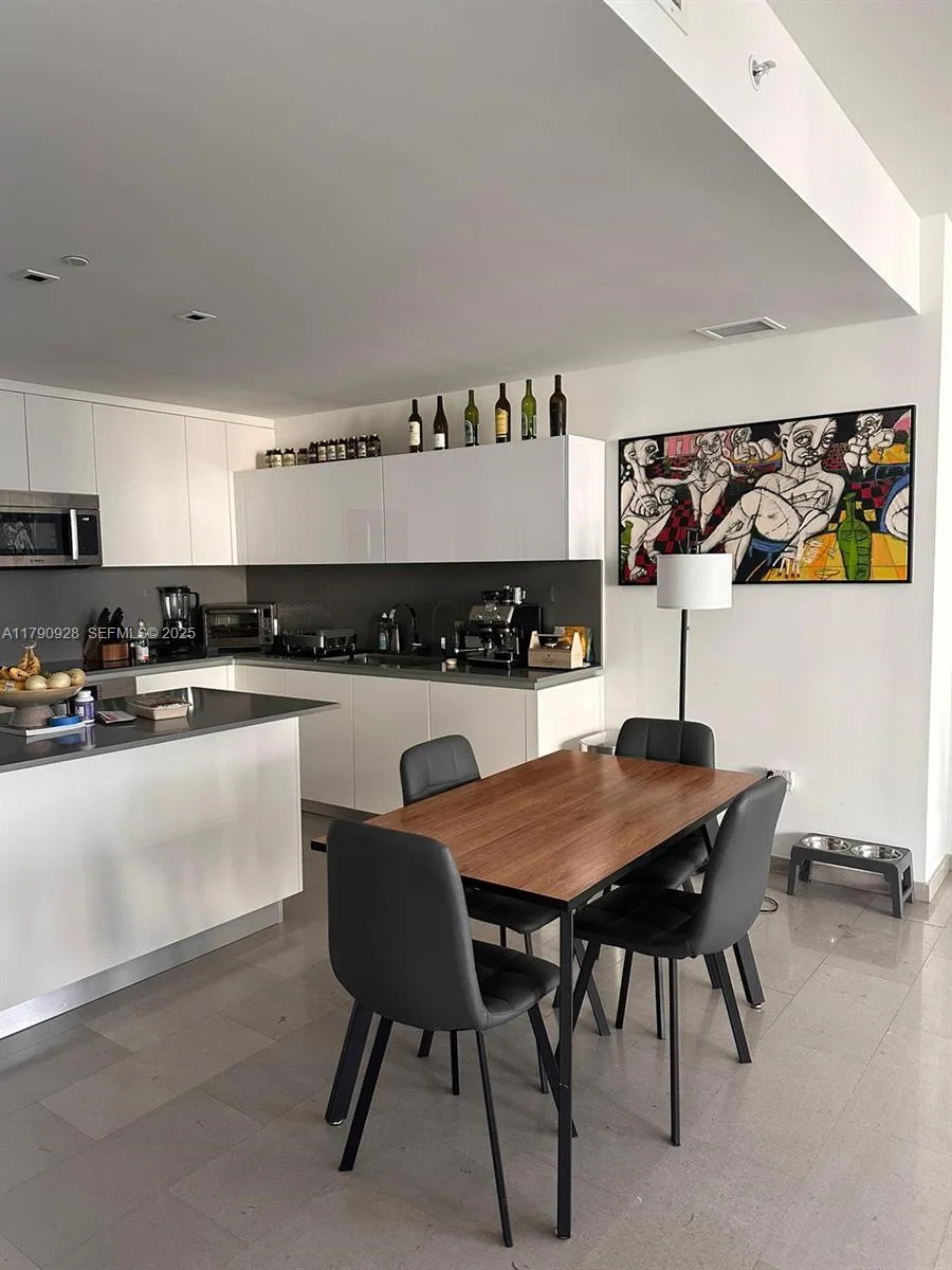 88 SW 7th St # 810, Miami, FL 33130 photo 10