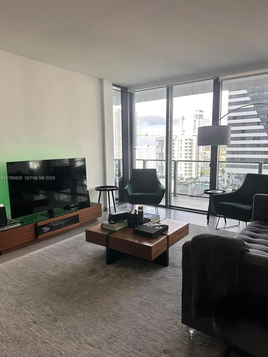 88 SW 7th St # 810, Miami, FL 33130 photo 3