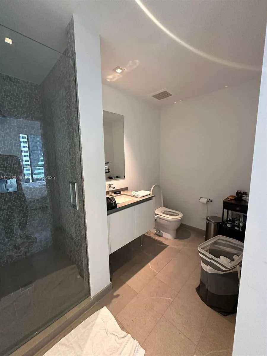 88 SW 7th St # 810, Miami, FL 33130 photo 6