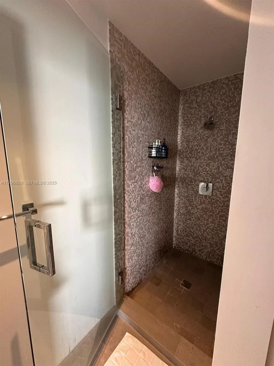 88 SW 7th St # 810, Miami, FL 33130 photo 7