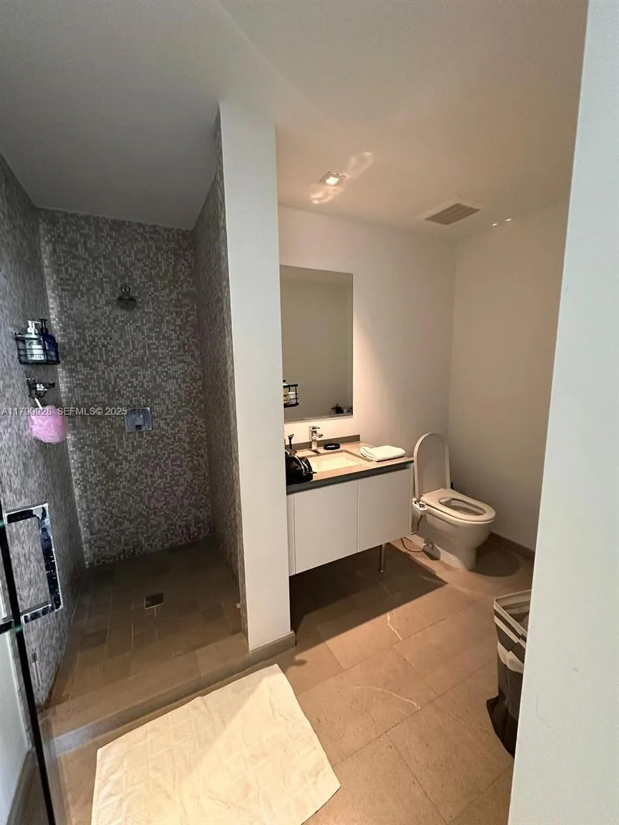 88 SW 7th St # 810, Miami, FL 33130 photo 8