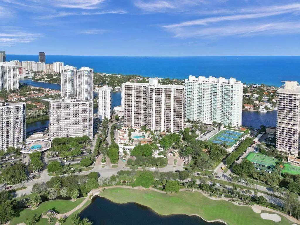 20281 E Country Club Dr # 404, Aventura, FL 33180