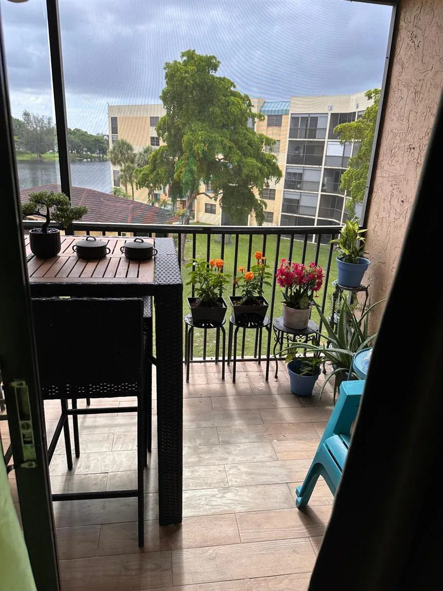 6575 W Oakland Park Boulevard # 417, Lauderhill, FL 33313