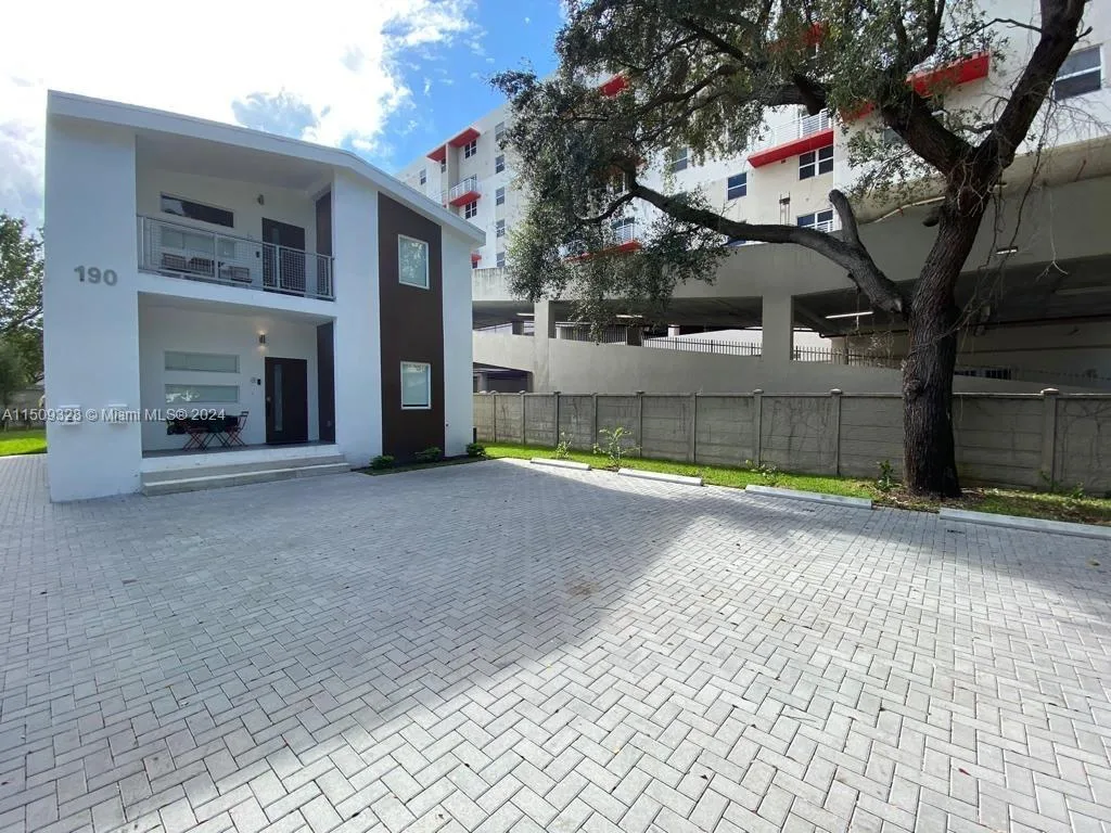 190 NW 57th St, Miami, FL 33127 photo 2