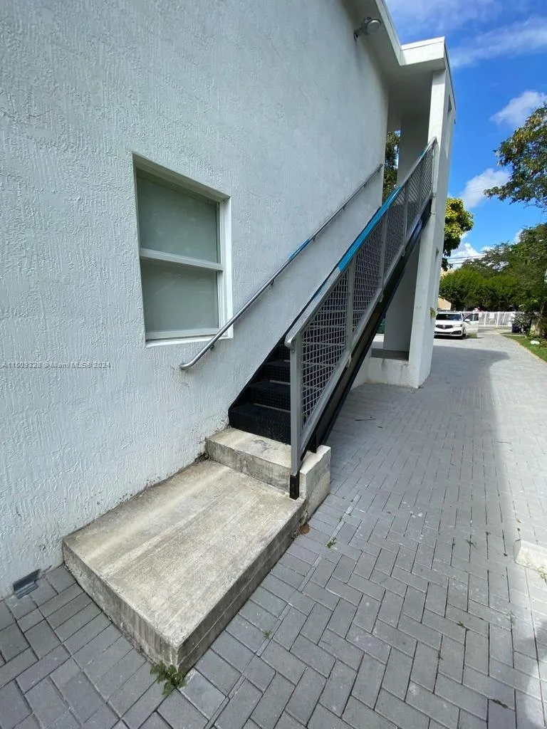 190 NW 57th St, Miami, FL 33127 photo 4