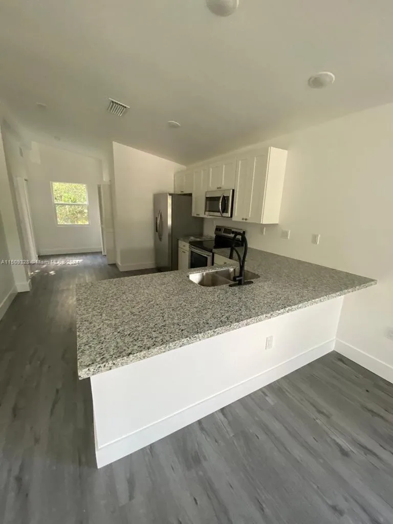 190 NW 57th St, Miami, FL 33127 photo 9