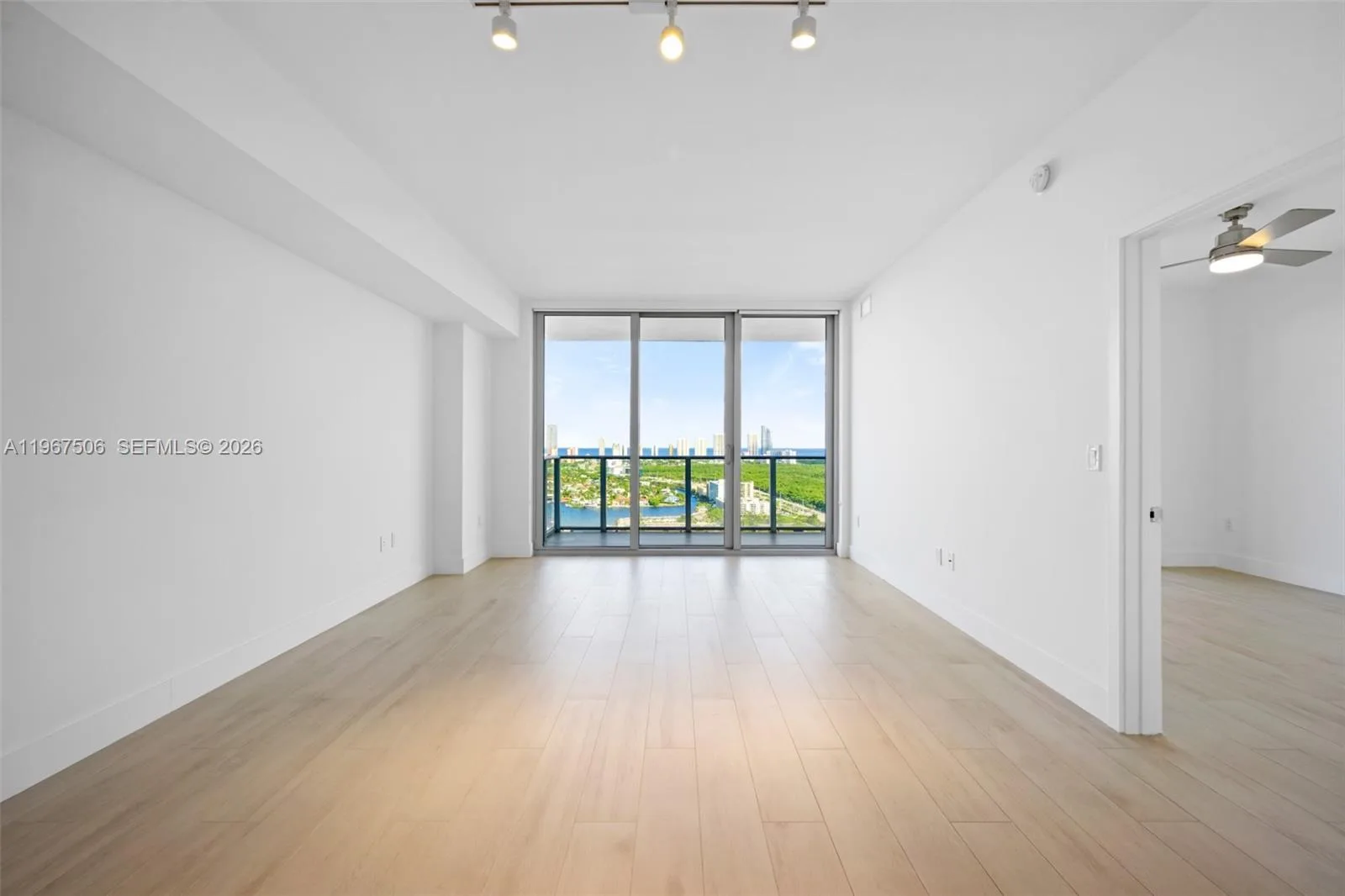 16385 Biscayne Blvd # 3020, North Miami Beach, FL 33160 photo 4