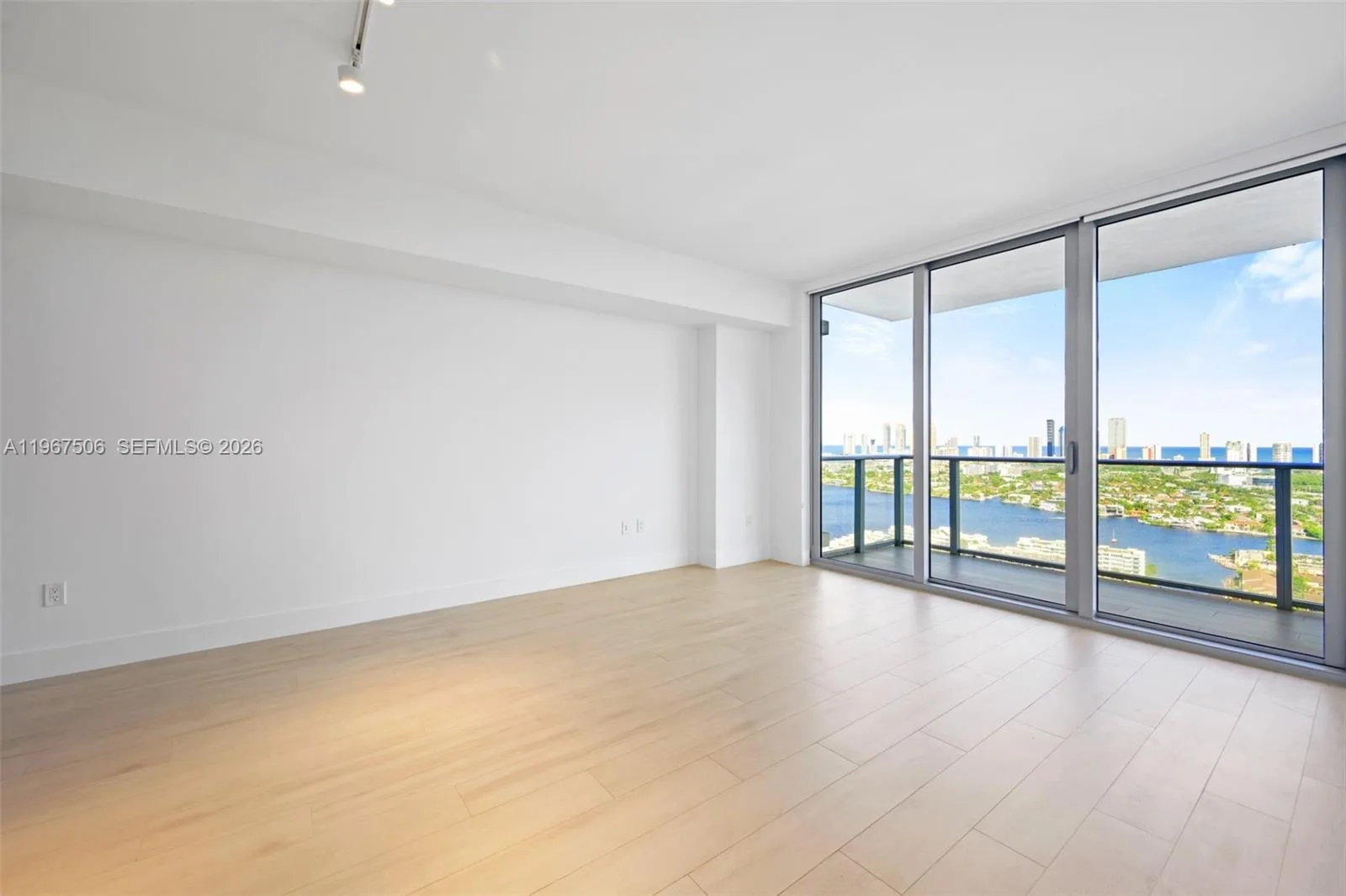 16385 Biscayne Blvd # 3020, North Miami Beach, FL 33160 photo 5