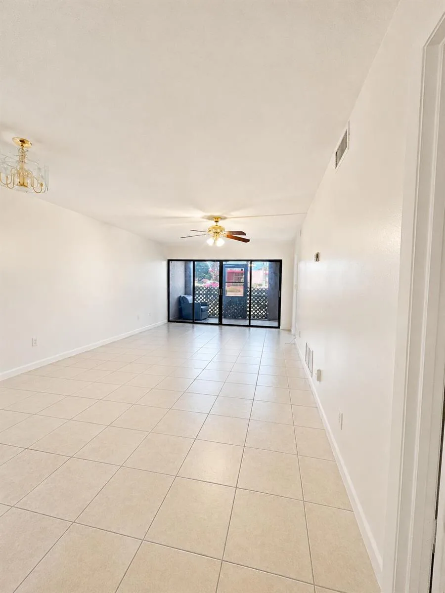 2050 Oleander Boulevard # 1-105, Fort Pierce, FL 34950