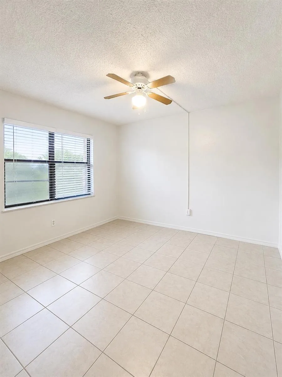 2050 Oleander Boulevard # 1-105, Fort Pierce, FL 34950 photo 2