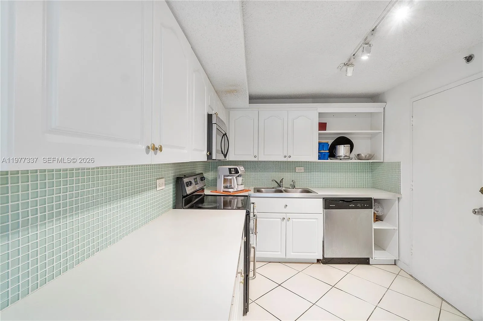 6039 Collins Ave # 829, Miami Beach, FL 33140 photo 6