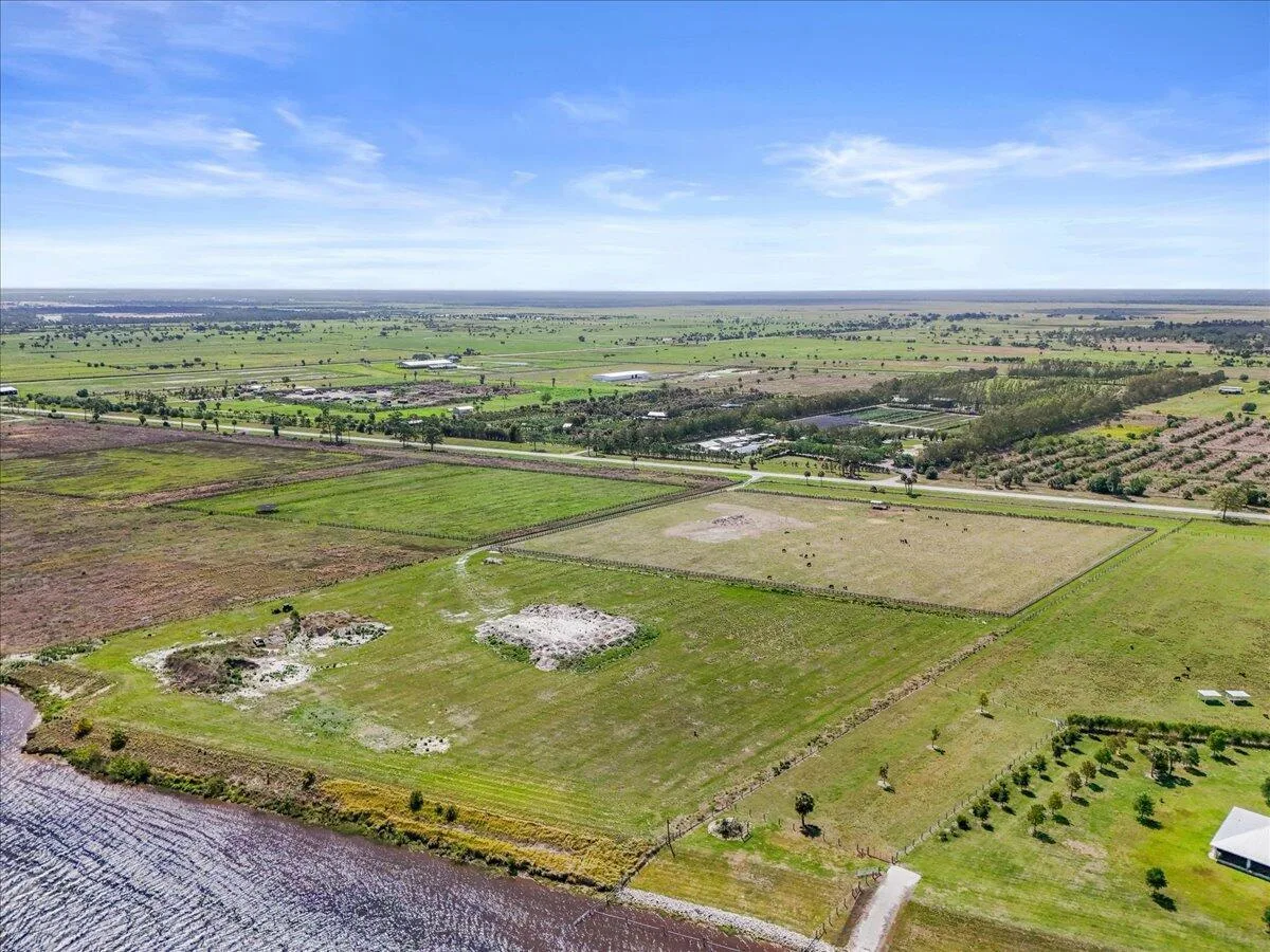 8105 SW Kanner Highway, FL 34956 photo 2