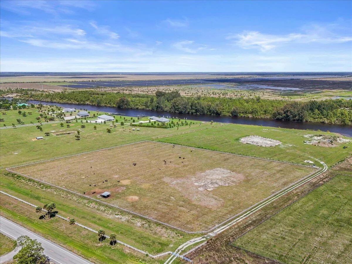 8105 SW Kanner Highway, FL 34956 photo 3