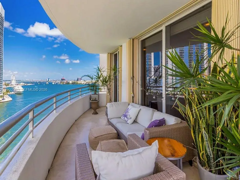 888 Brickell Key Dr # 1004, Miami, FL 33131