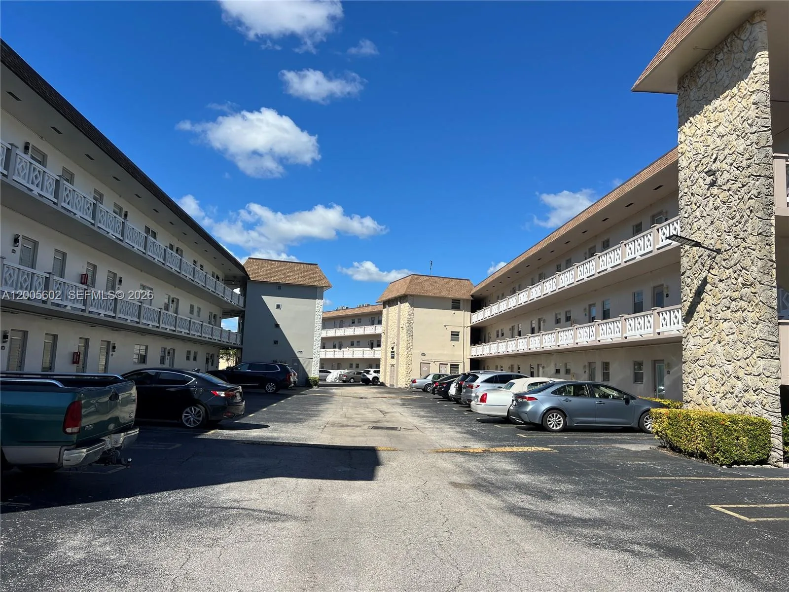 5181 W Oakland Park Blvd # 206, Lauderdale Lakes, FL 33313