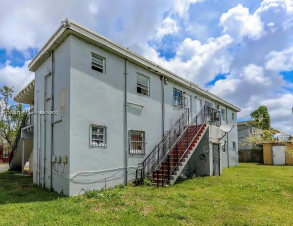 421 NW 12th St, Florida City, FL 33034 photo 3