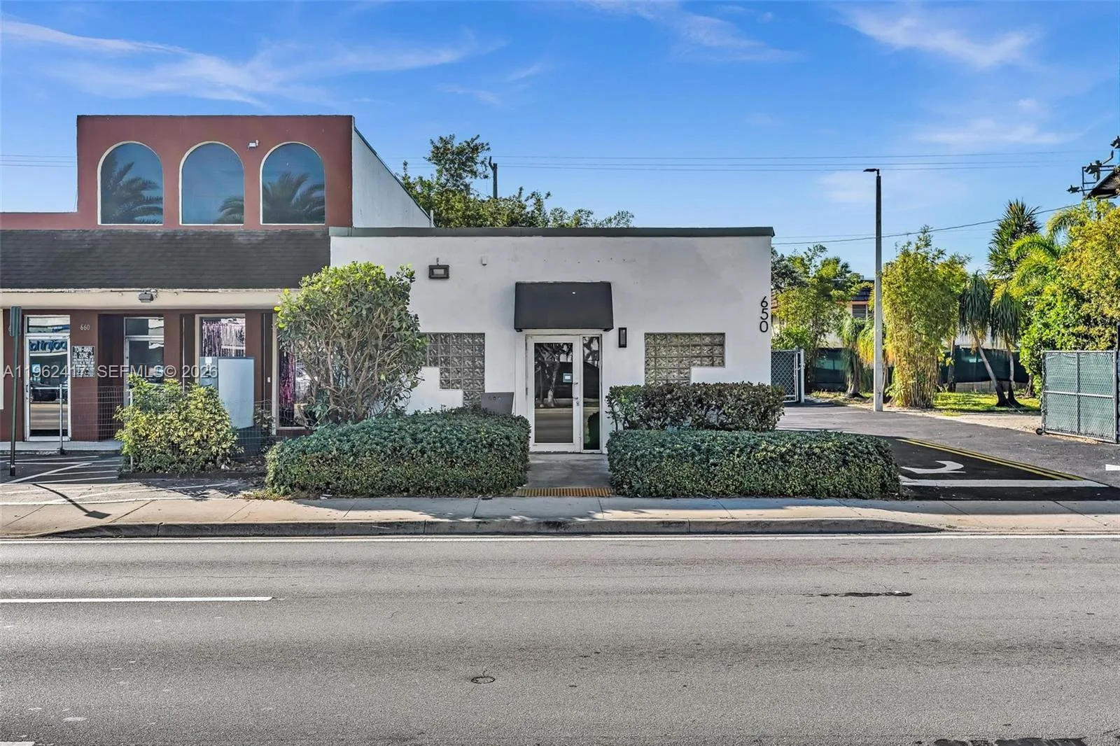 650 NE 167th St, Miami, FL 33162