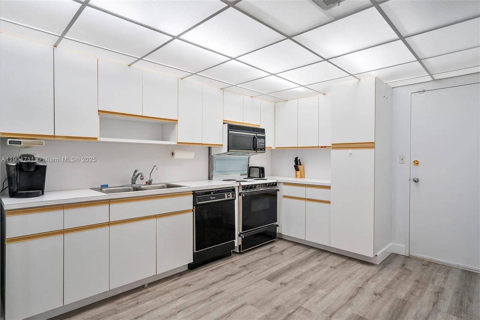 5001 Collins Ave # 11F, Miami Beach, FL 33140 photo 11