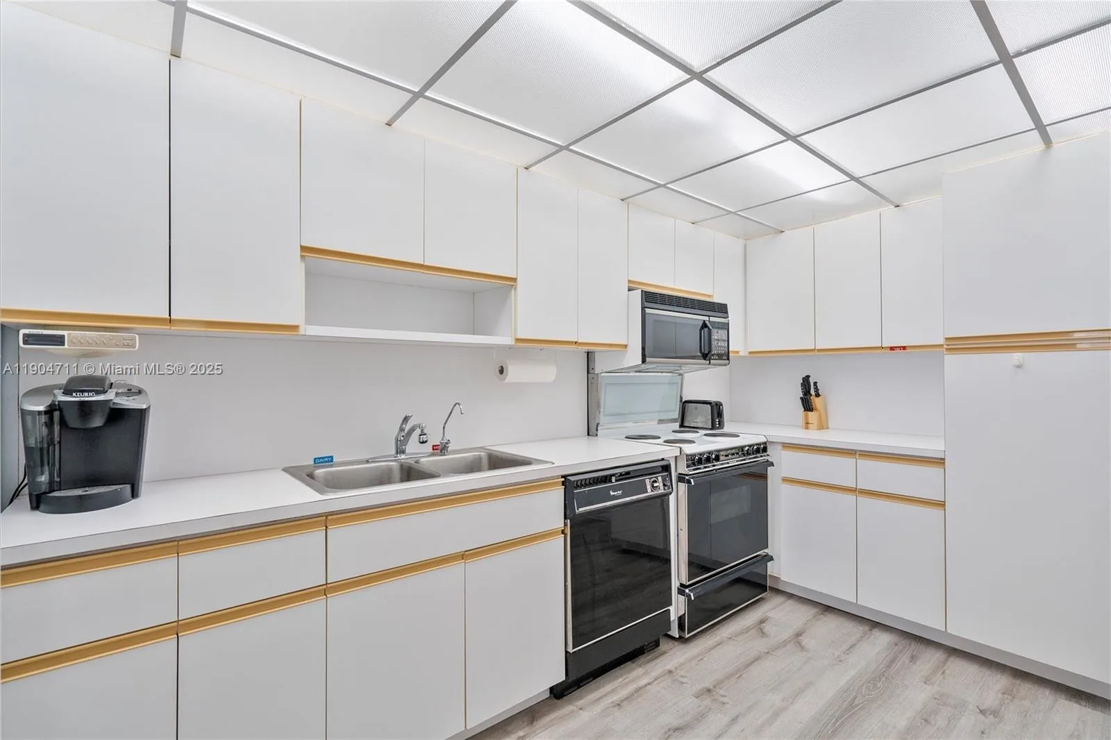 5001 Collins Ave # 11F, Miami Beach, FL 33140 photo 12