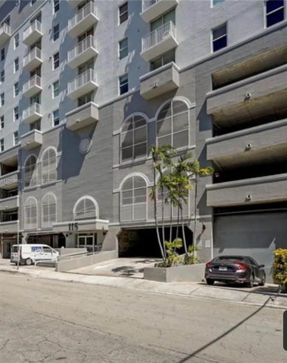 115 SW 11th St # 902, Miami, FL 33130 photo 2